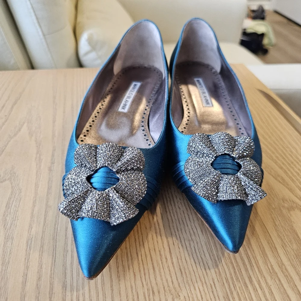 Manolo Blahnik Sinal Wave-Embellished Buckle Satin Flats, Blue - Picture 7 of 8